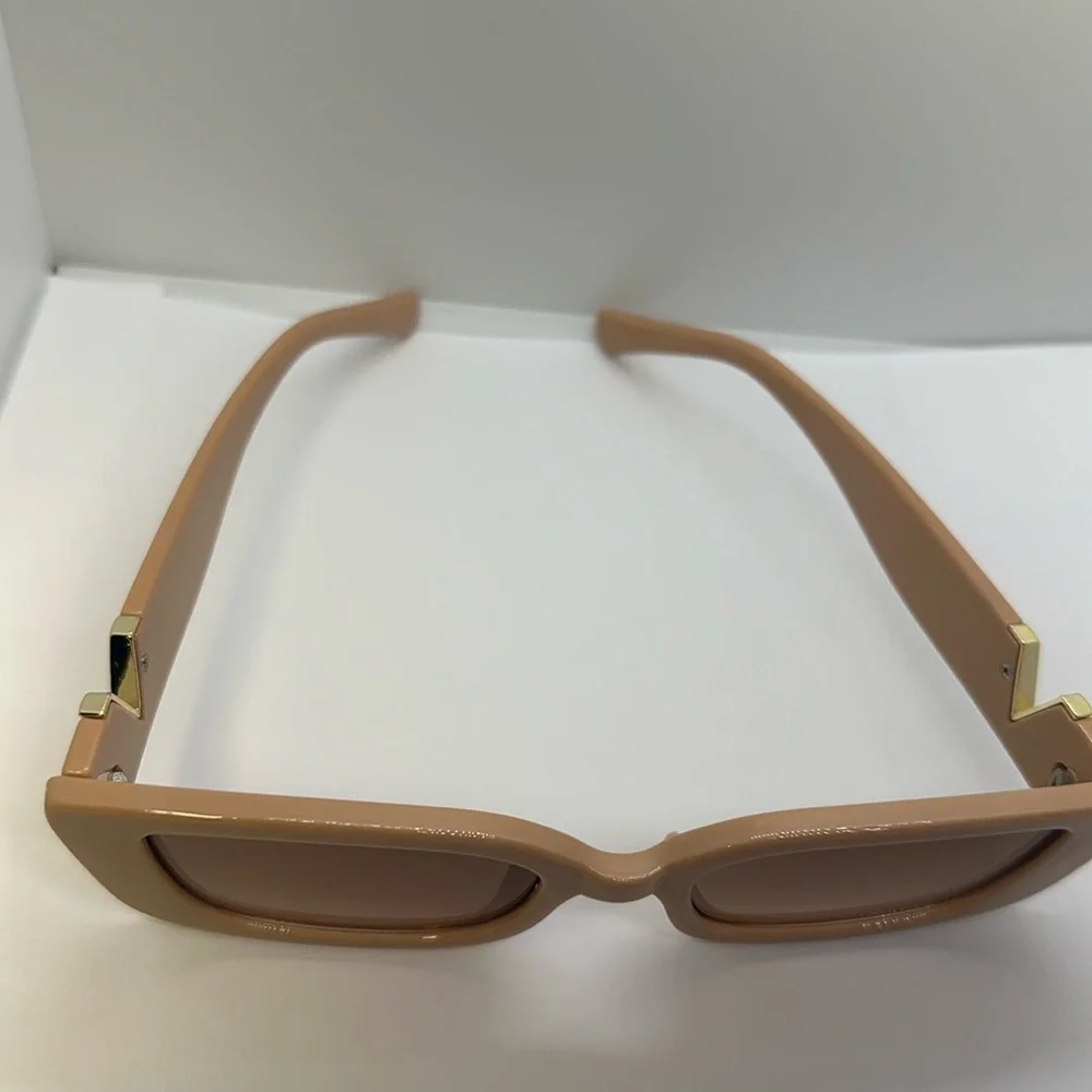 Chic  Retro Nude Square Sunglasses Gold V Detail UV Protection Trendy Shades